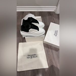 Alexander McQueen gently used Pelle s. Gomma white/ black size Eu 41 or 8 US